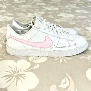 Nike Blazer Low White Pink Swoosh Leather Sneakers Size 7Y Youth / 8.5 Women